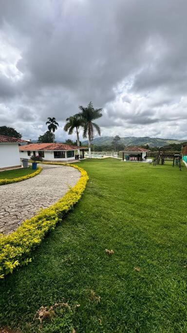 Finca Con Vistas Al Lago Calima Villa Buitenkant foto